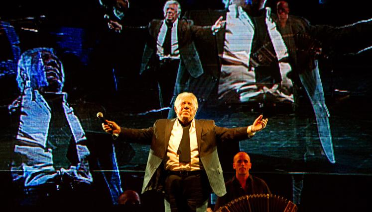Raúl Lavié brindó el último recital de Tango Buenos Aires. Fotos: Estrella Herrera.