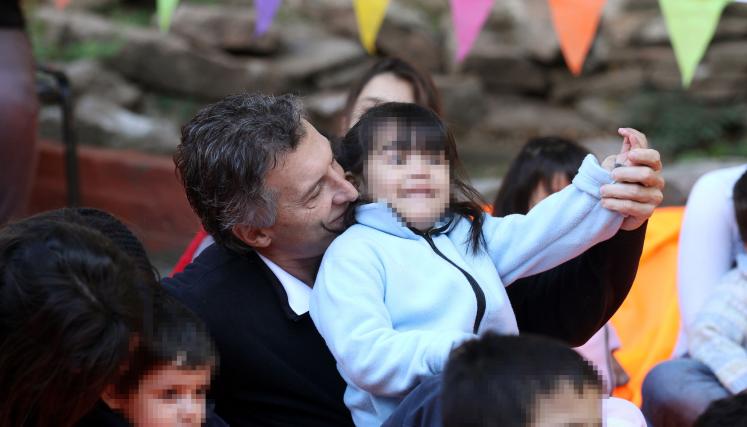 File:Mauricio Macri visitó a los chicos del Hogar del Valle