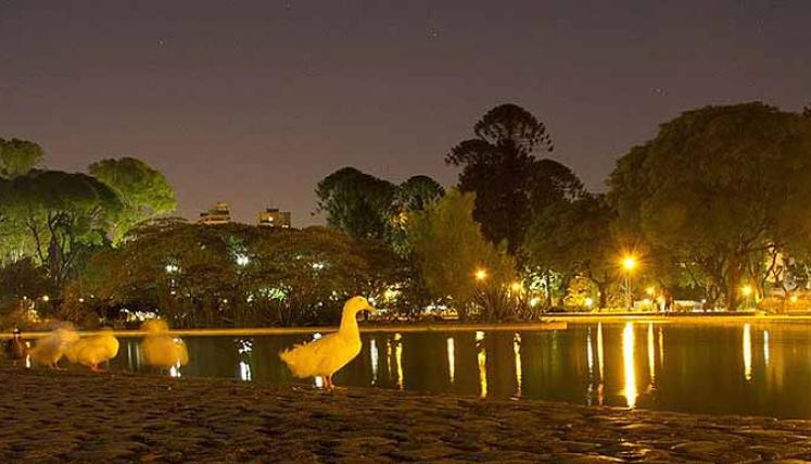 Parque del Centenario, abierto hasta las 24 horas.