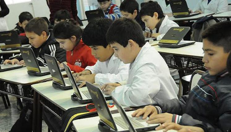 Trabajamos para que todos los chicos que van a las escuelas públicas de la Ciudad tengan su propia computadora e internet en las aulas.