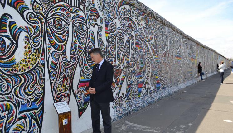 Mauricio Macri, visitó hoy el monumento que recuerda a las víctimas del Holocausto en la ciudad de Berlín 