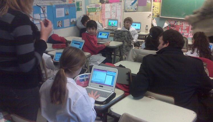 Trabajamos para que todos los chicos que van a las escuelas públicas de la Ciudad tengan su propia computadora e internet en las aulas.