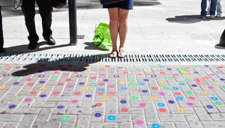 Colores fuertes y mucha originalidad en las calles porteñas. Fotos: Estrella Herrera 