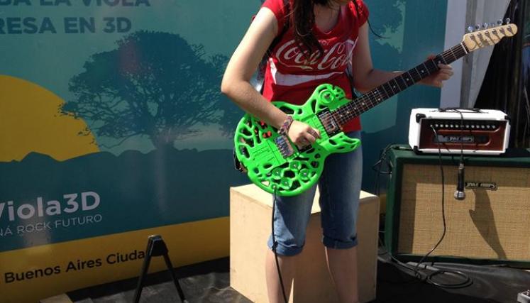 La Ciudad presentó en el festival Lollapalooza la ‪primera guitarra sustentable impresa en 3D de Latinoamérica. Foto: BA Creativa/GCBA.