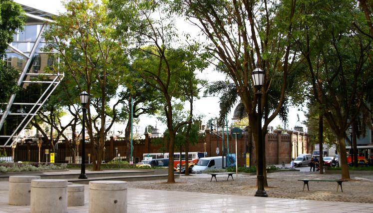 Plaza Mujica Láinez