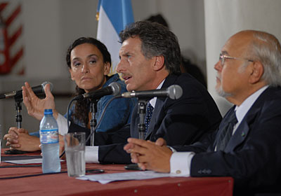 El jefe de Gobierno, Mauricio Macri,  la vicejefa de Gobierno, Gabriela Michetti, y el Director General del Teatro Coln, Horacio Sanguinetti. 