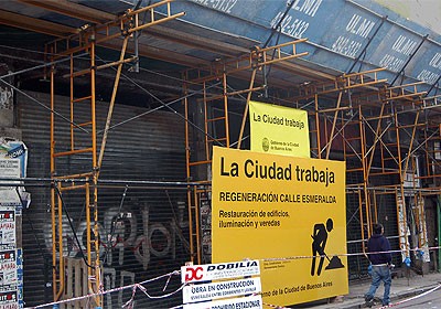 El Ministerio de Ambiente y Espacio Pblico porteo est realizando obras de regeneracin urbana en la calle Esmeralda al 400. 