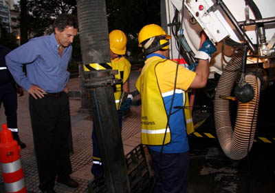 El jefe de Gobierno porte�o, Mauricio Macri, recorri� distintos puntos de esta capital para verificar las acciones intensivas de limpieza. Foto: Sandra Jern�ndez/GCBA.