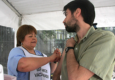 En la Plaza Flores hay nuevas postas de vacunacin, en el marco de la Campaa Nacional de Vacunacin para el control de la Rubola. Foto: GCBA.