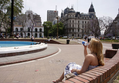 Consejos y recomendaciones del Gobierno porte�o ante las altas temperaturas y un posible golpe de calor. Foto: GCBA