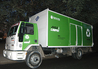 El Ministerio de Ambiente y Espacio Pblico de la Ciudad realiz la identificacin de los camiones de reciclado del GCBA. Foto: GCBA.