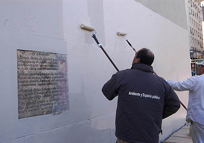 El Ministerio de Ambiente y Espacio Pblico realiz la pintura de la base del Obelisco. Foto: GCBA.