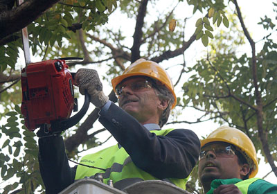 El jefe de Gobierno de la Ciudad de Buenos Aires, Mauricio Macri, puso en marcha la Campaa de Poda 2010 que se realiz en el barrio Nez.  Foto Nahuel Padrevecchi-gv/GCBA.
