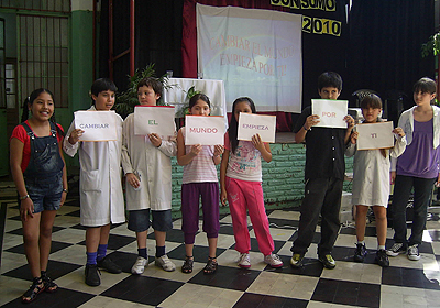 En el marco del Programa de Educacin en el Consumo, alumnos del nivel primario de la Ciudad de Buenos Aires expusieron los trabajos realizados durante el ciclo lectivo 2010. Foto: GCBA.