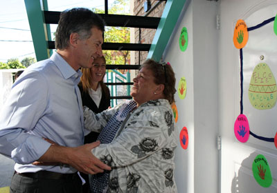 El jefe de Gobierno Mauricio Macri, festej� hoy las Pascuas con ni�os de barrios del sur, provenientes de familias de bajos recursos, en el CPI "Estrellita" del Barrio de Flores. Foto Sandra Hernandez-gv/GCBA.-