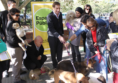 Santilli se reuni con vecinos y sus mascotas por el Da del Animal. Foto: GCBA.