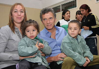 El Jefe de Gobierno Mauricio Macri visit un Centro de Primera Infancia en la Villa 6 y supervis la marcha de un operativo sanitario realizado en ese barrio. Foto: Mariana Sapriza-gv/GCBA.- 