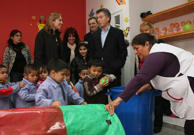 El jefe de Gobierno Mauricio Macri y la ministra de Desarrollo Social, Mara Eugenia Vidal, inauguraron un  CPI en la Villa 1-11-14.  Foto Mariana Sapriza-gv/GCBA.