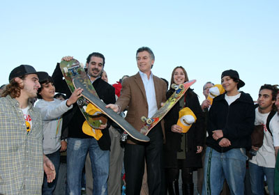 El jefe de Gobierno porteo, Mauricio Macri, inaugur hoy en Mataderos la pista profesional de skate Buenos Aires Plaza Parque Alberdi. foto: Mnica Martnez/GCBA-Prensa