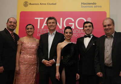 El jefe de Gobierno porteño Mauricio Macri y el ministro de Cultura, Hernán Lombardi, felicitaron hoy a las parejas ganadoras de la edición 2011 del Tango Buenos Aires Festival y Mundial. Fotro Nahuel Padrevecchi-gv/GCBA.-