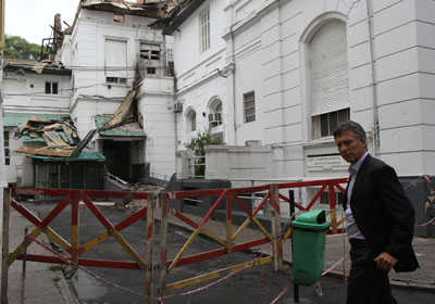 Mauricio Macri visit� hoy el Hospital Alvarez en el barrio de Flores para evaluar los da�os provocados por el incendio que afect� ayer a ese centro de asistencia m�dica.    Foto Mariana Sapriza-gv/GCBA.