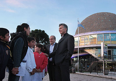 El jefe de Gobierno de la Ciudad de Buenos Aires, Mauricio Macri, y el Ministro de Cultura, Hernn Lombardi, asistieron en el Planetario a la presentacin de Viaje a las Estrellas. Foto: Nahuel Padrevecchi-gv/GCBA.