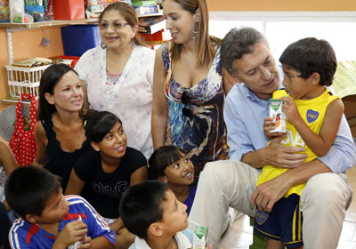 El jefe de Gobierno de la Ciudad de Buenos Aires, Mauricio Macri, visitó, junto a la Ministra de Desarrollo Social Carolina Stanley, la juegoteca El Pastorcito. 