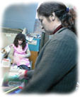 Madres y maestras del JIN B de las escuelas n1 y 18 del DE21 trabajan en la produccin de juegos
