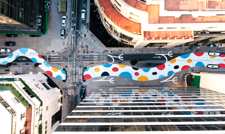 Un nuevo mural revitaliza las calles del microcentro e invita a reflexionar sobre el cambio climático