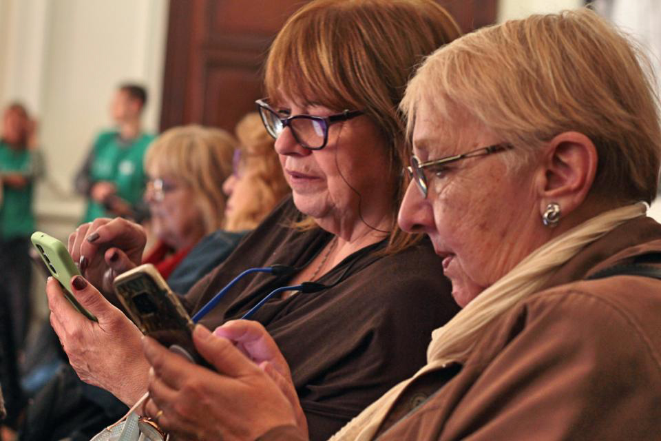 Inclusión Digital: el Gobierno porteño capacita a adultos mayores en el uso de herramientas tecnológicas