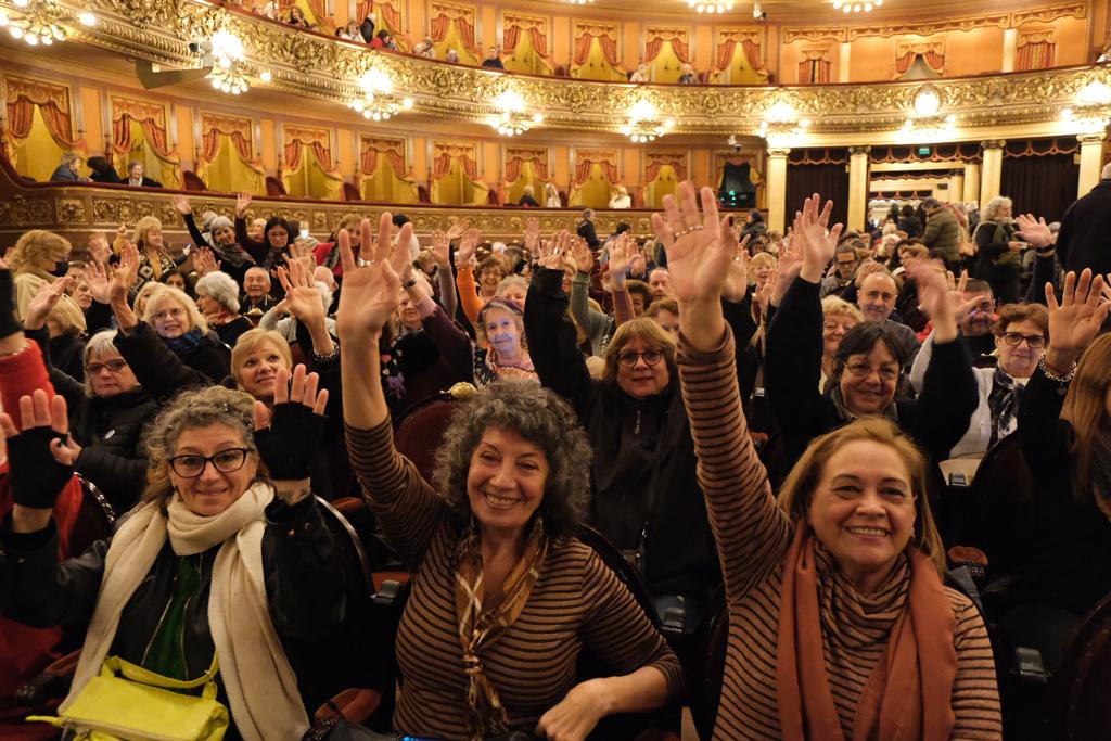 Más de 1200 personas mayores disfrutaron de música clásica en el Teatro Colón