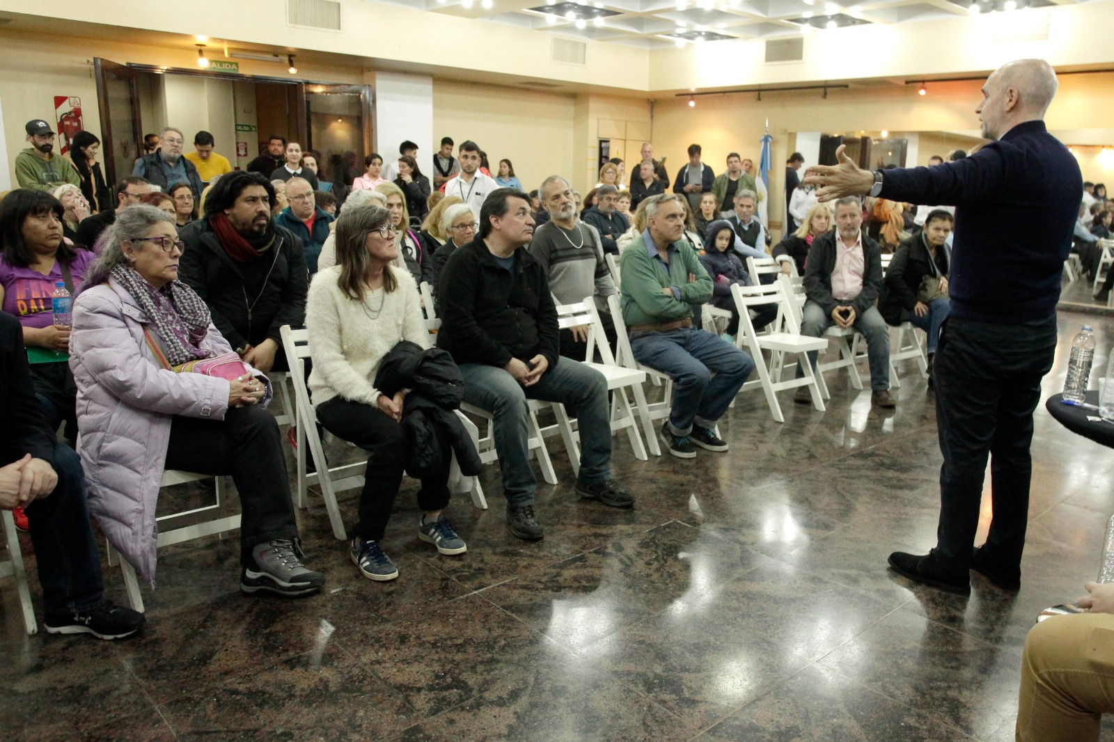 Reunión de vecinos con Horacio en San Cristóbal