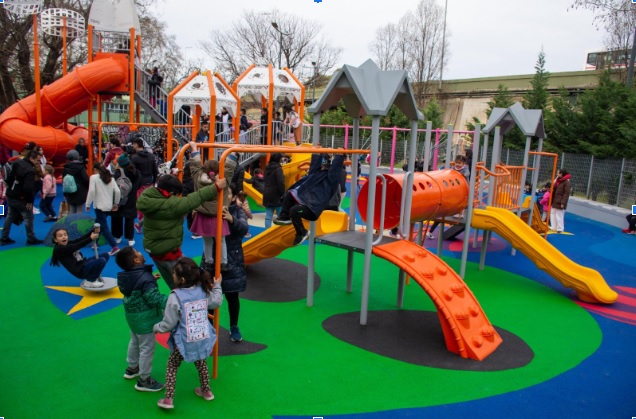 Parque Chacabuco: la Ciudad renueva los patios de juegos para el disfrute de los más chicos 