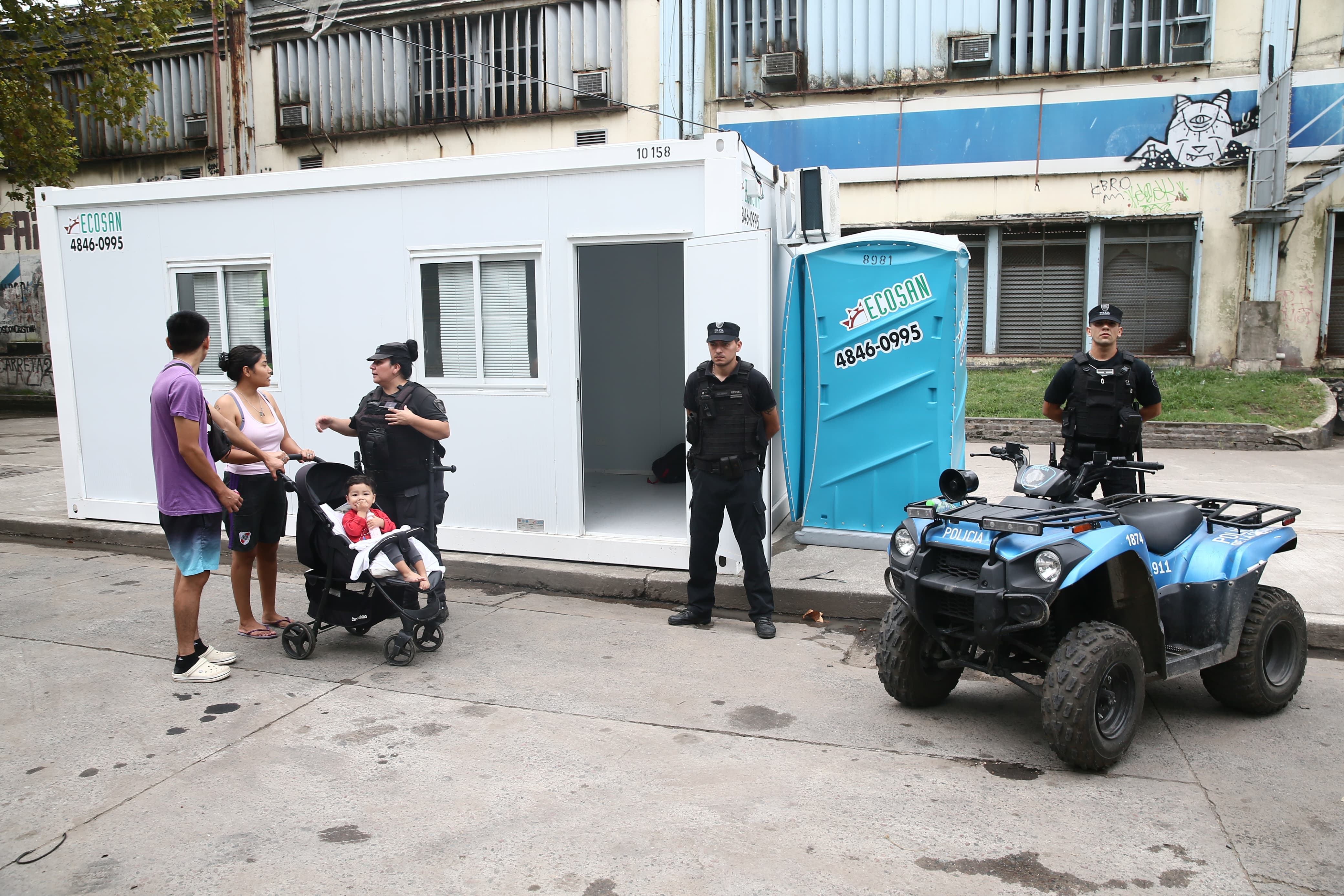 El Gobierno porteño instaló un destacamento policial permanente tras el desalojo de la feria ilegal de Retiro