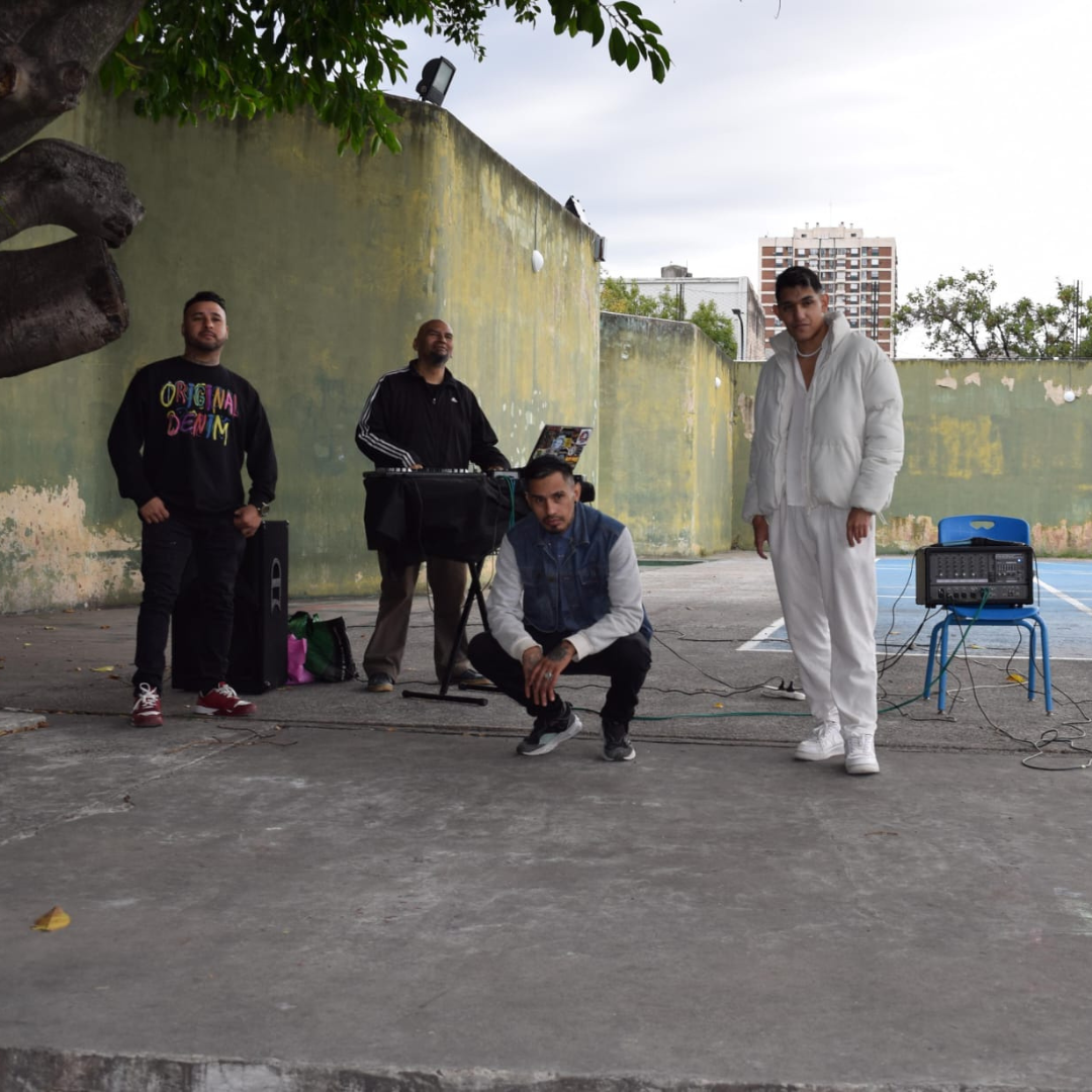 Sur Clandestino y Luis Rouses llevan su música al Centro Socioeducativo San Martín