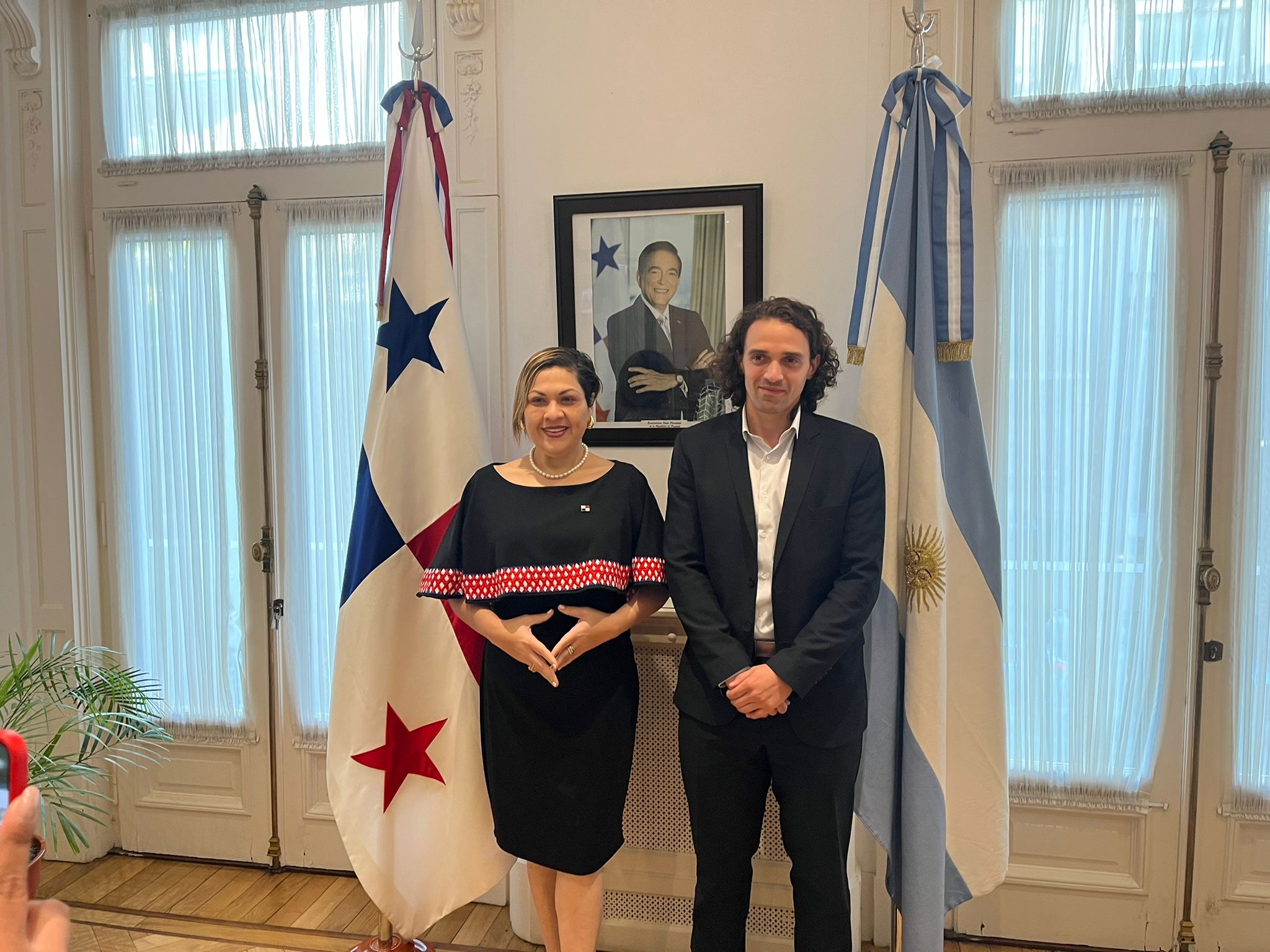 Funcionarios de la Secretaría General se reunieron con la embajadora de Panamá en Argentina