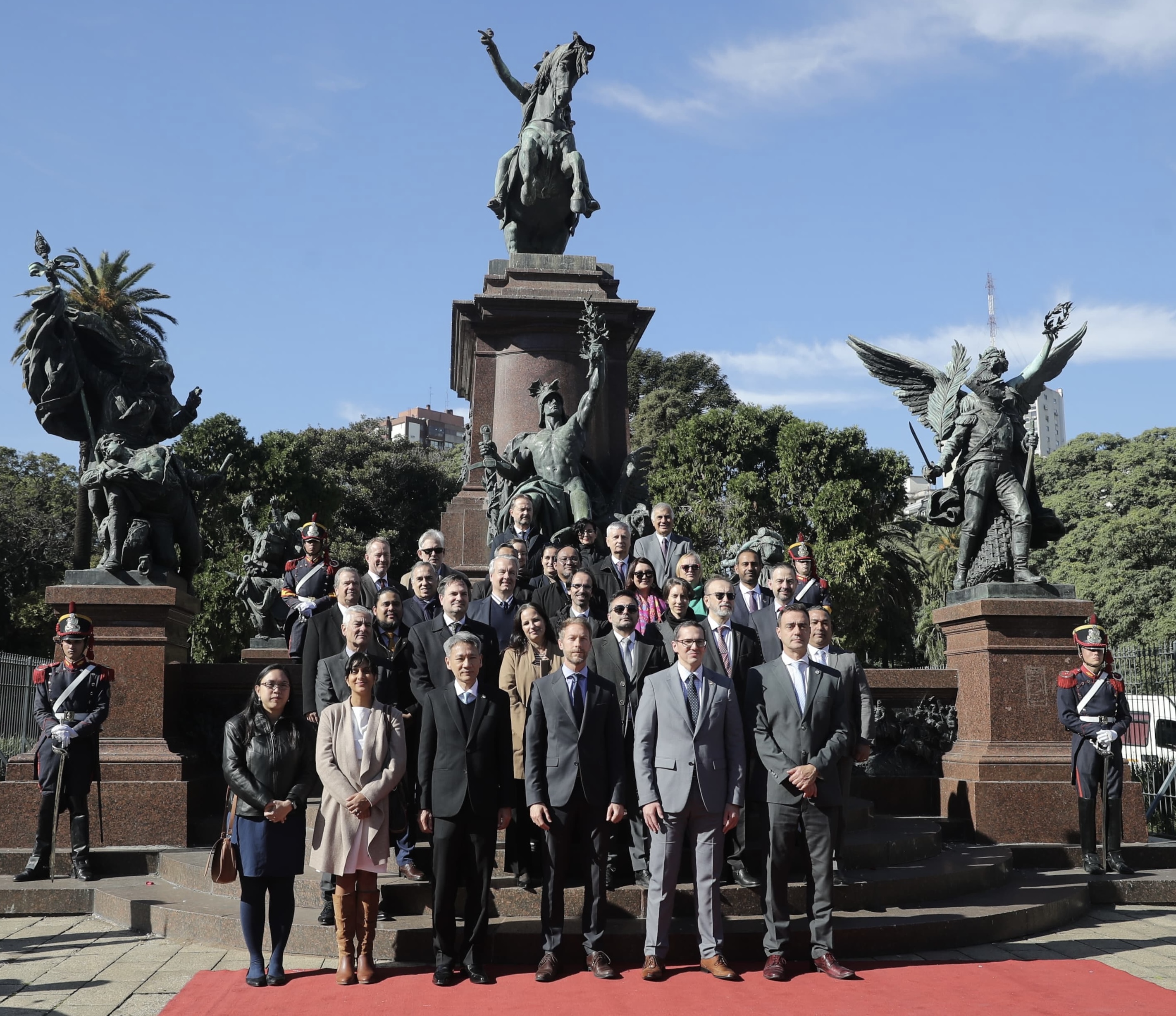 La Ciudad conmemoró los 213 años de la independencia de Paraguay