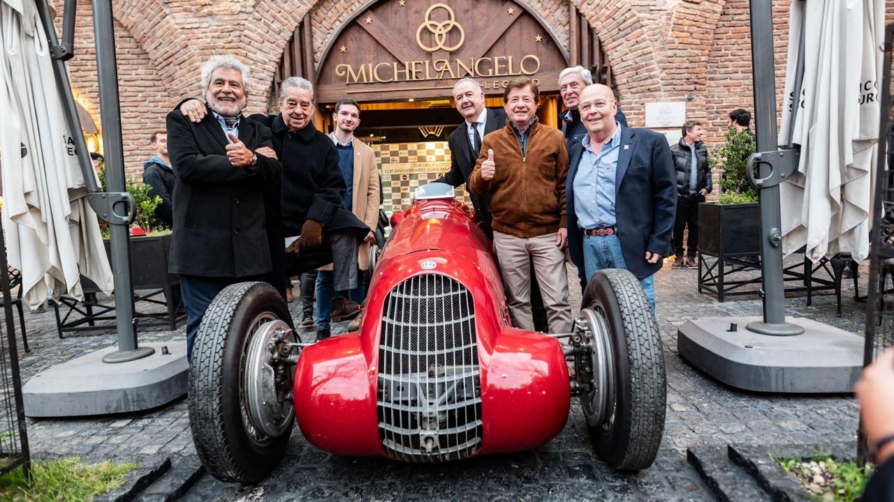 Recordaron a Fangio en el Día del Piloto de Autos de Carrera