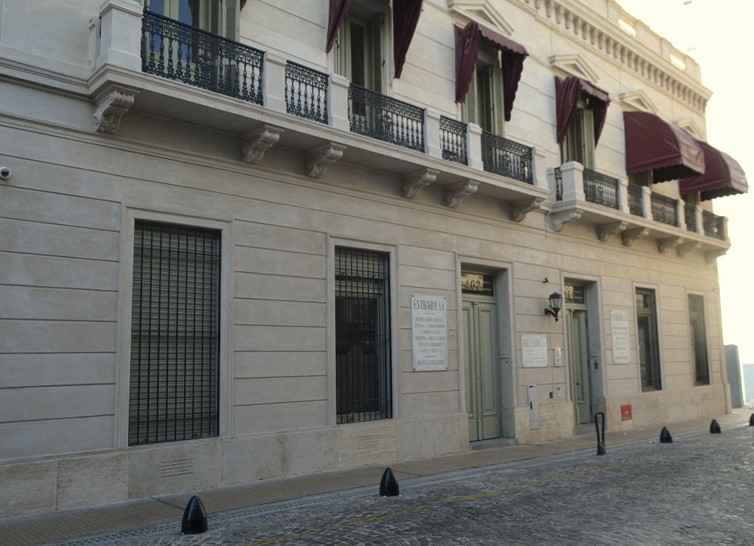 Tango, candombe, chamamé, flamenco y bolero al aire libre, en la plaza de la Casa del Historiador