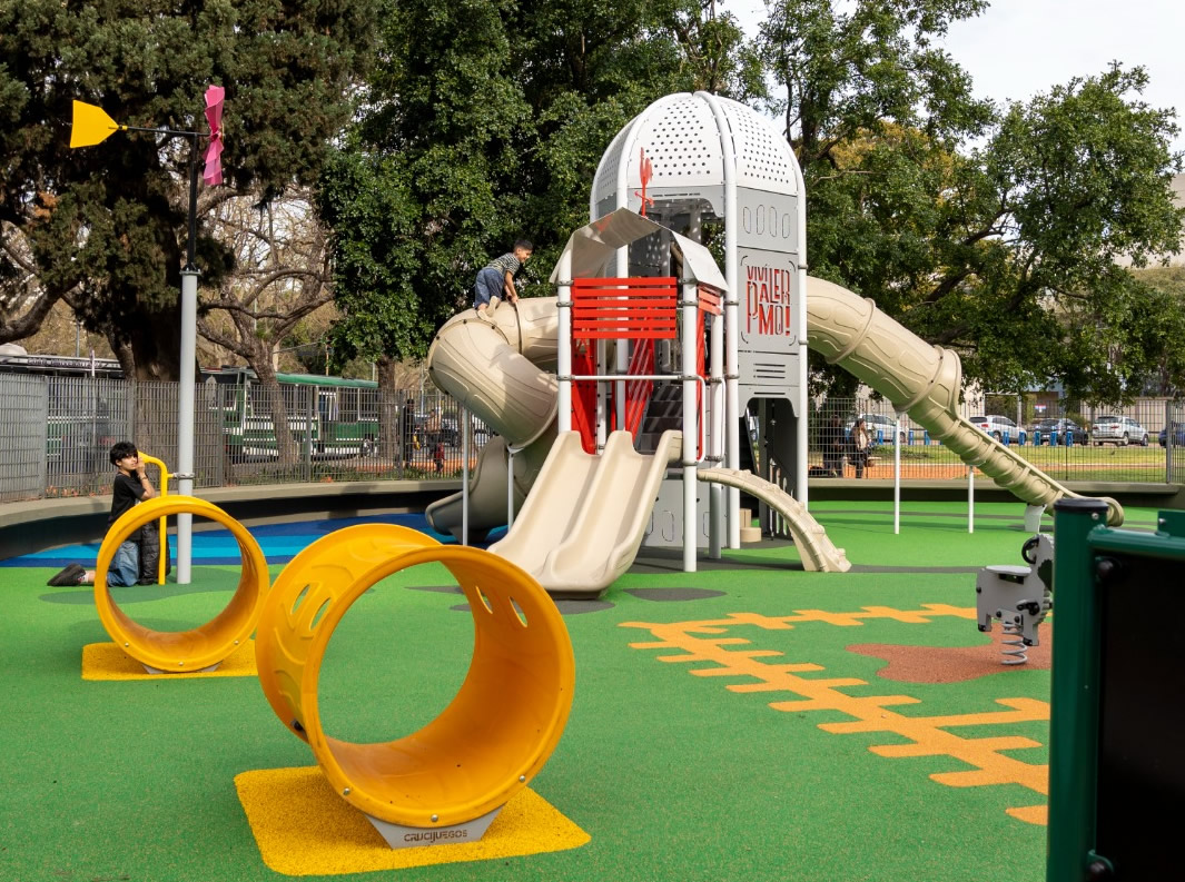 Inauguración patio de juegos en la Plaza Martín de Álzaga