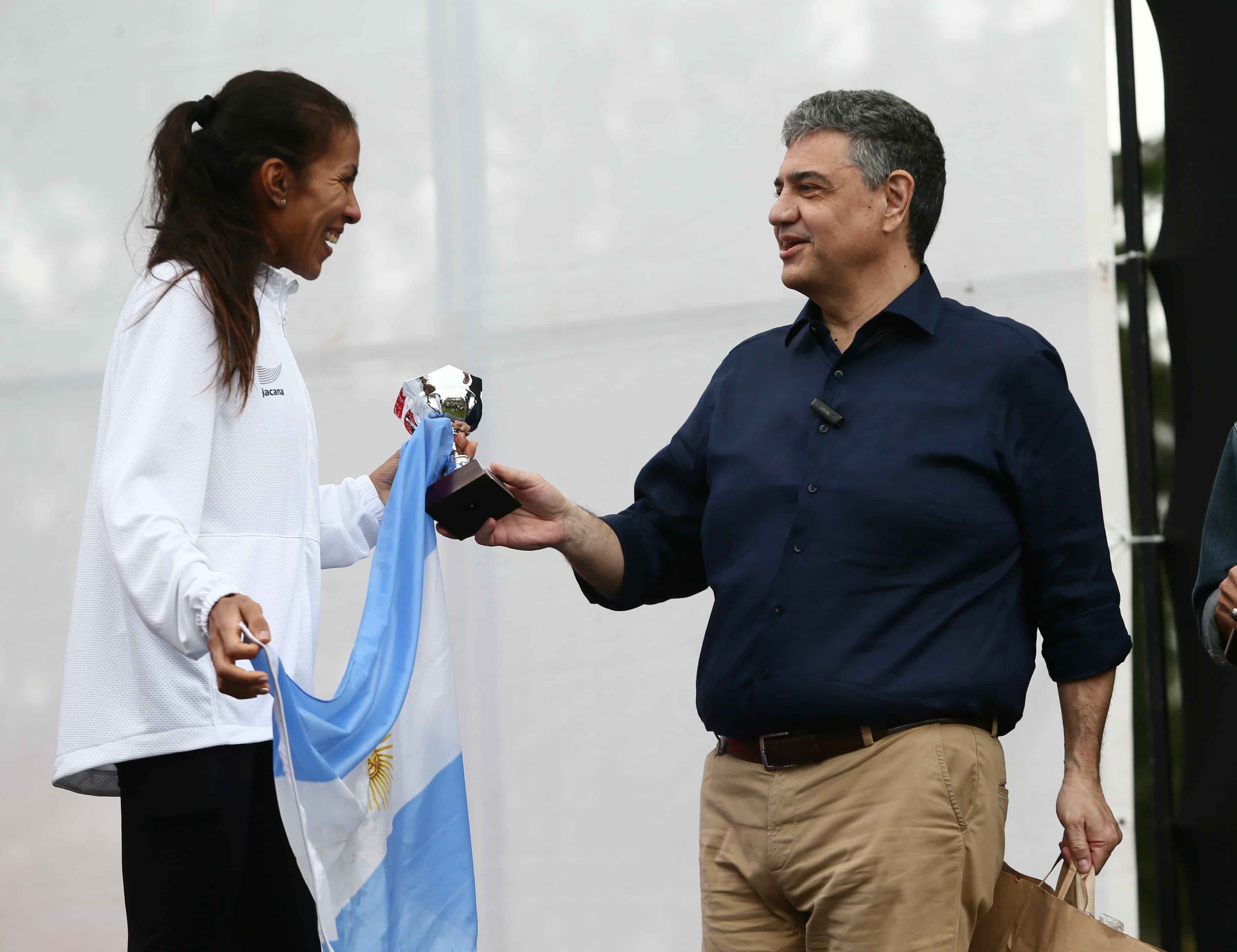 Jorge Macri premió a los ganadores de la Maratón, que tuvo el récord de 14.500 corredores