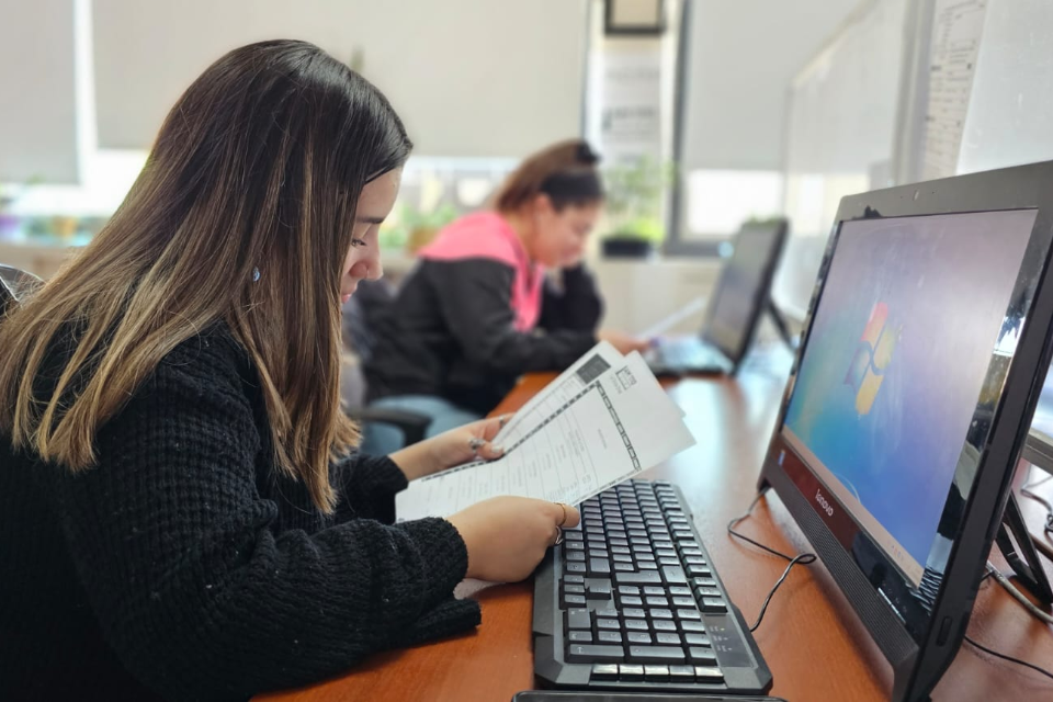 Estudiantes de colegios secundarios realizan prácticas profesionales en Radio Ciudad