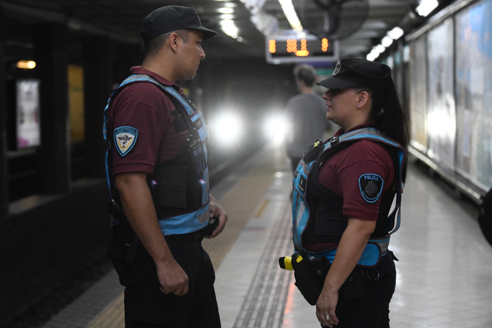 La Policía de la Ciudad usará pistolas Taser en el subte 