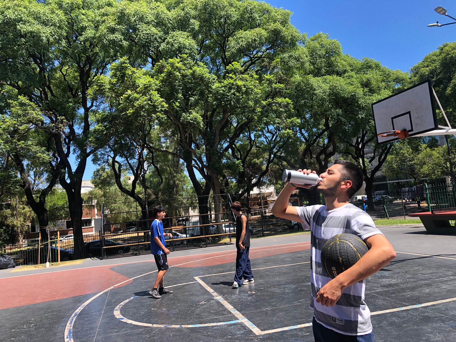 Operativo especial ante la ola de calor: la Ciudad instalará 22 puestos de hidratación en los barrios