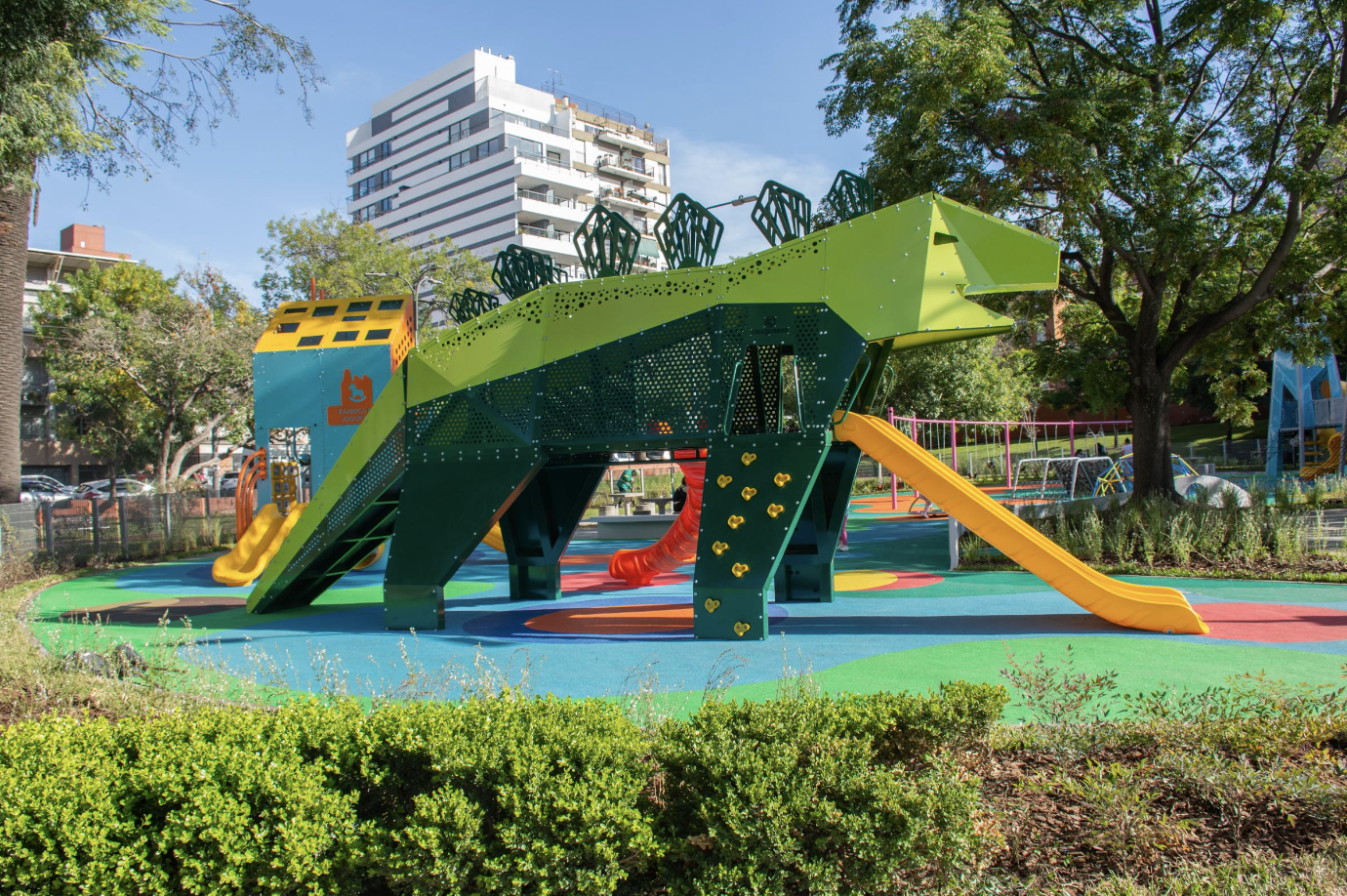 Patio de juegos "Amigo T-Rex" en Parque Lezama