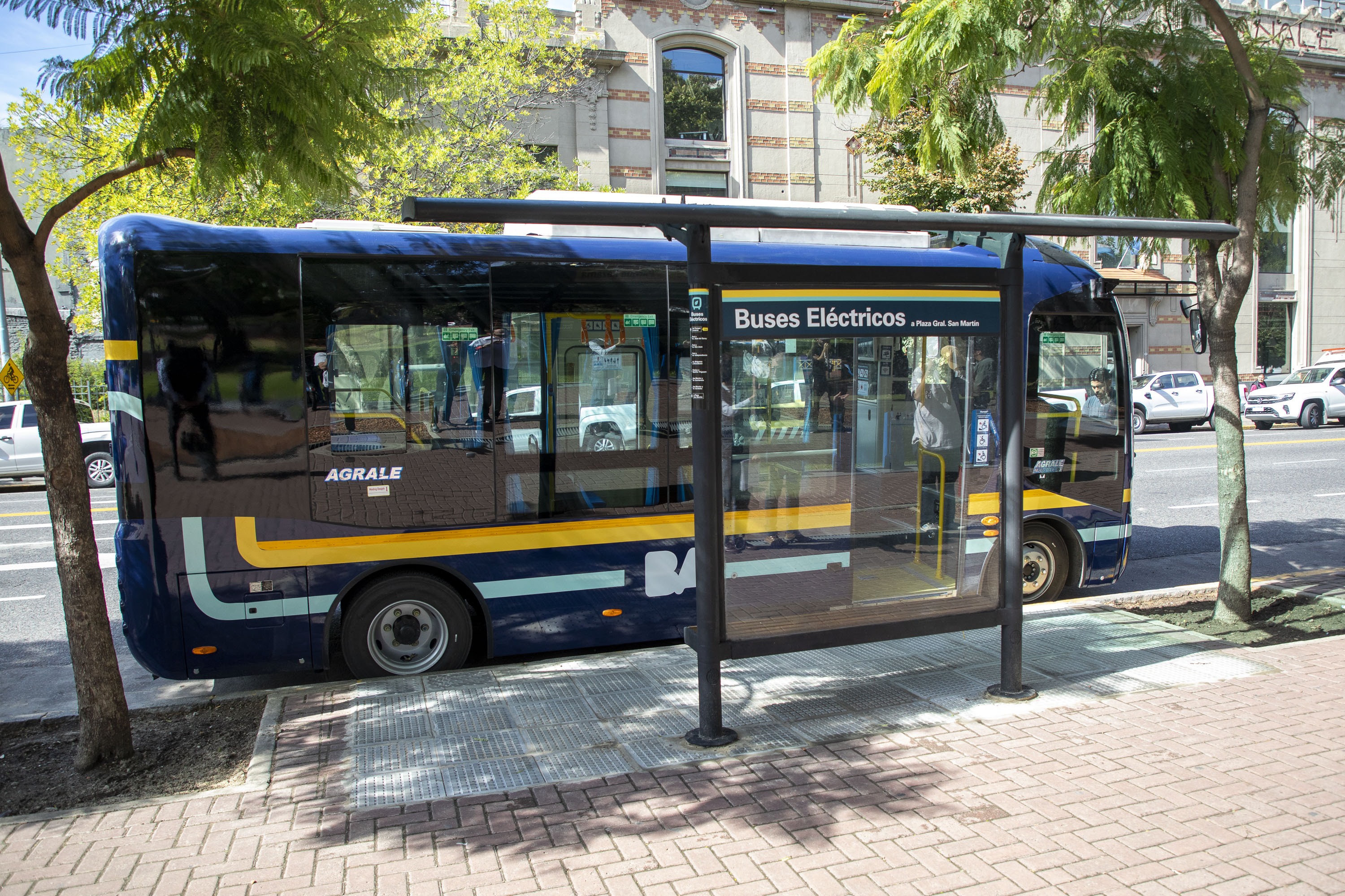 Comenzó a funcionar el nuevo servicio de buses eléctricos en el Casco Histórico de la Ciudad