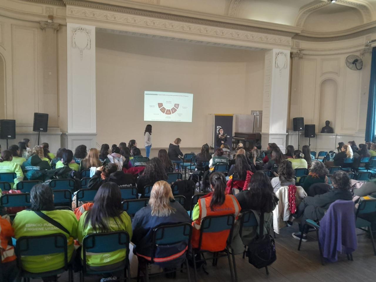 Se presentaron los nuevos diseños curriculares a Ambiente y Espacio Público