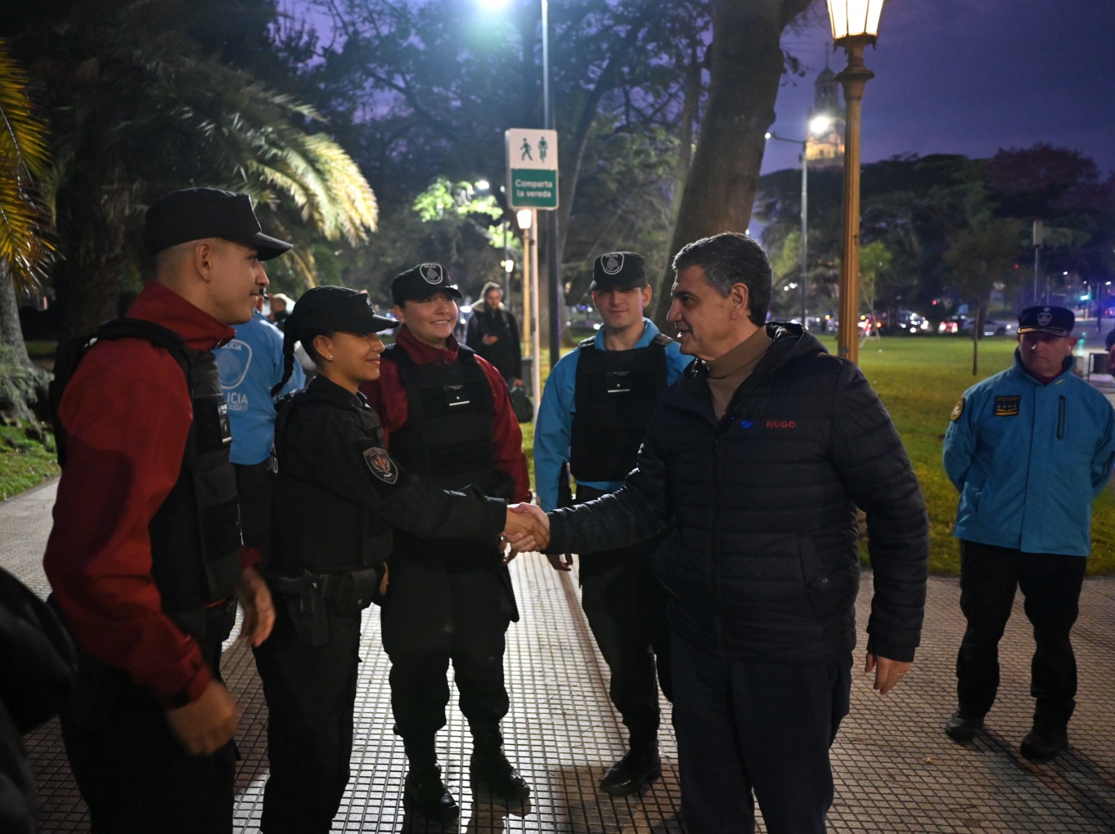 Chip electrónico y rastreo en vivo: cómo son los nuevos chalecos antibalas de la Policía de la Ciudad