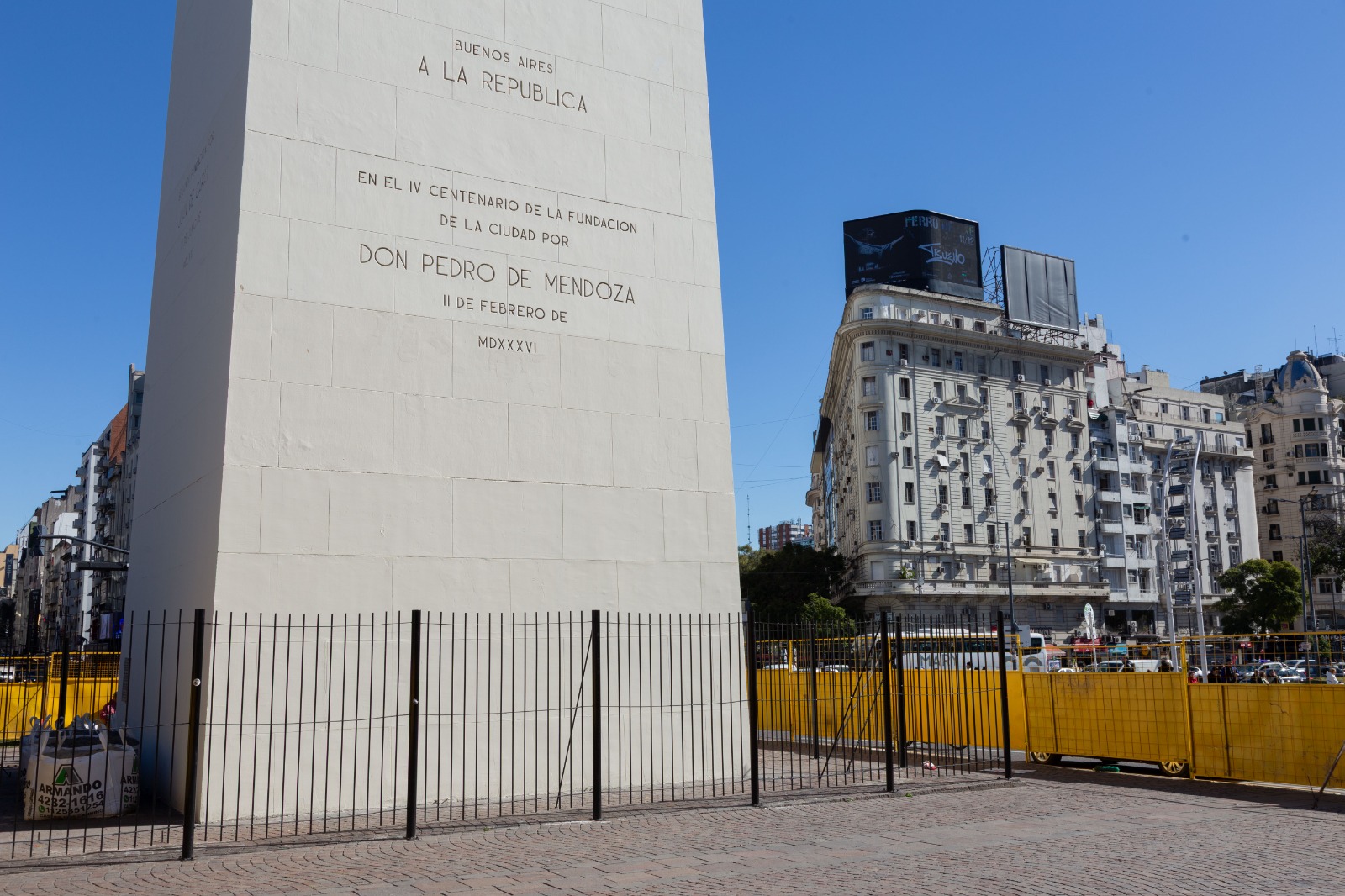 Avanza el cambio de rejas del Obelisco
