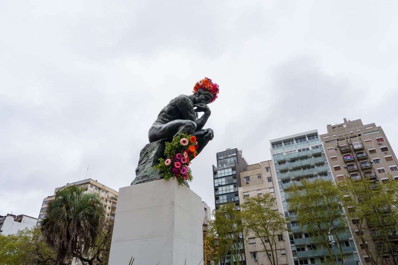 Monumentos de la Ciudad amanecieron florecidos